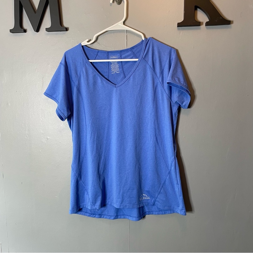 L.L. Bean Women's Blue V-Neck Tee size large